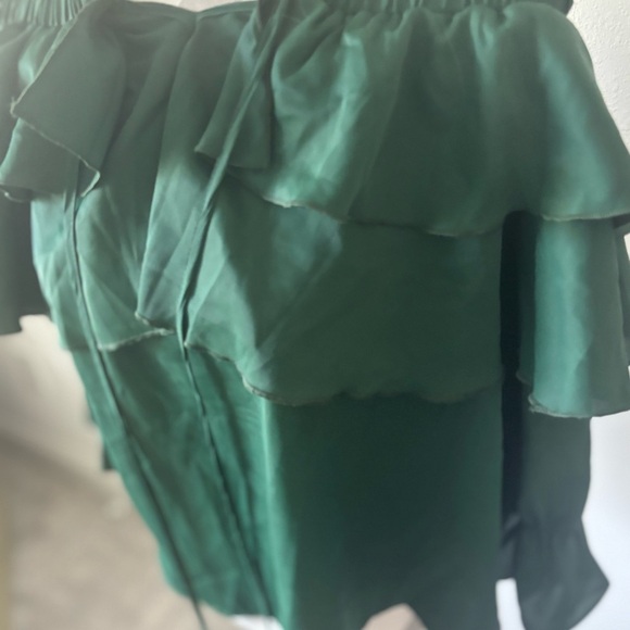 Women’s Byinn Green Off Shoulder Ruffle Blouse Size Medium – Romantic Flowy Top - Picture 3 of 8